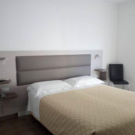 Il Girasole Hotell Terracina Exteriör bild