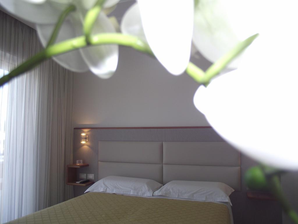 Il Girasole Hotell Terracina Exteriör bild
