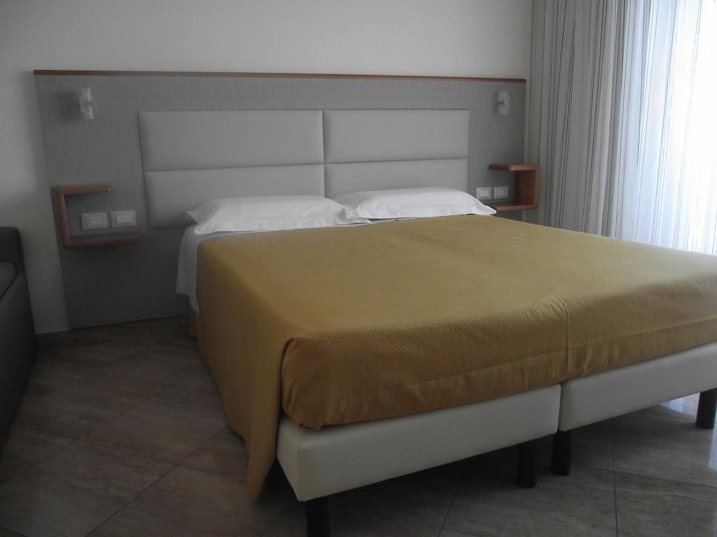 Il Girasole Hotell Terracina Exteriör bild