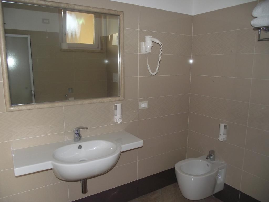 Il Girasole Hotell Terracina Rum bild