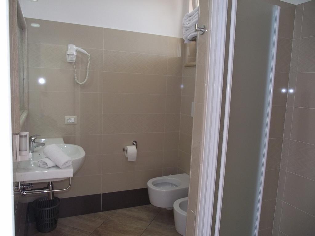 Il Girasole Hotell Terracina Rum bild