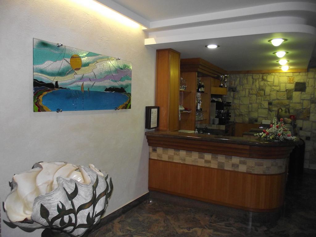 Il Girasole Hotell Terracina Exteriör bild