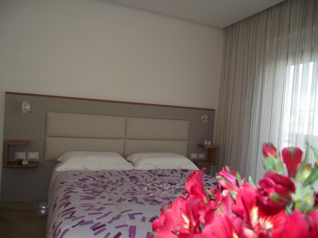 Il Girasole Hotell Terracina Exteriör bild